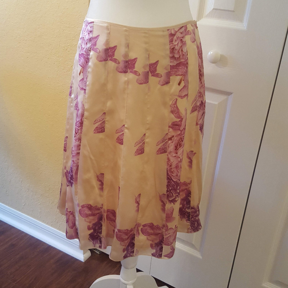 Ann Taylor 100% Silk Floral Skirt  0001
